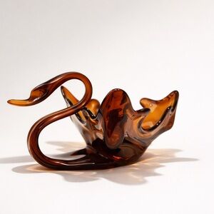 GORGEOUS VINTAGE MID-CENTURY AMBER BLOWN GLASS SWAN‎